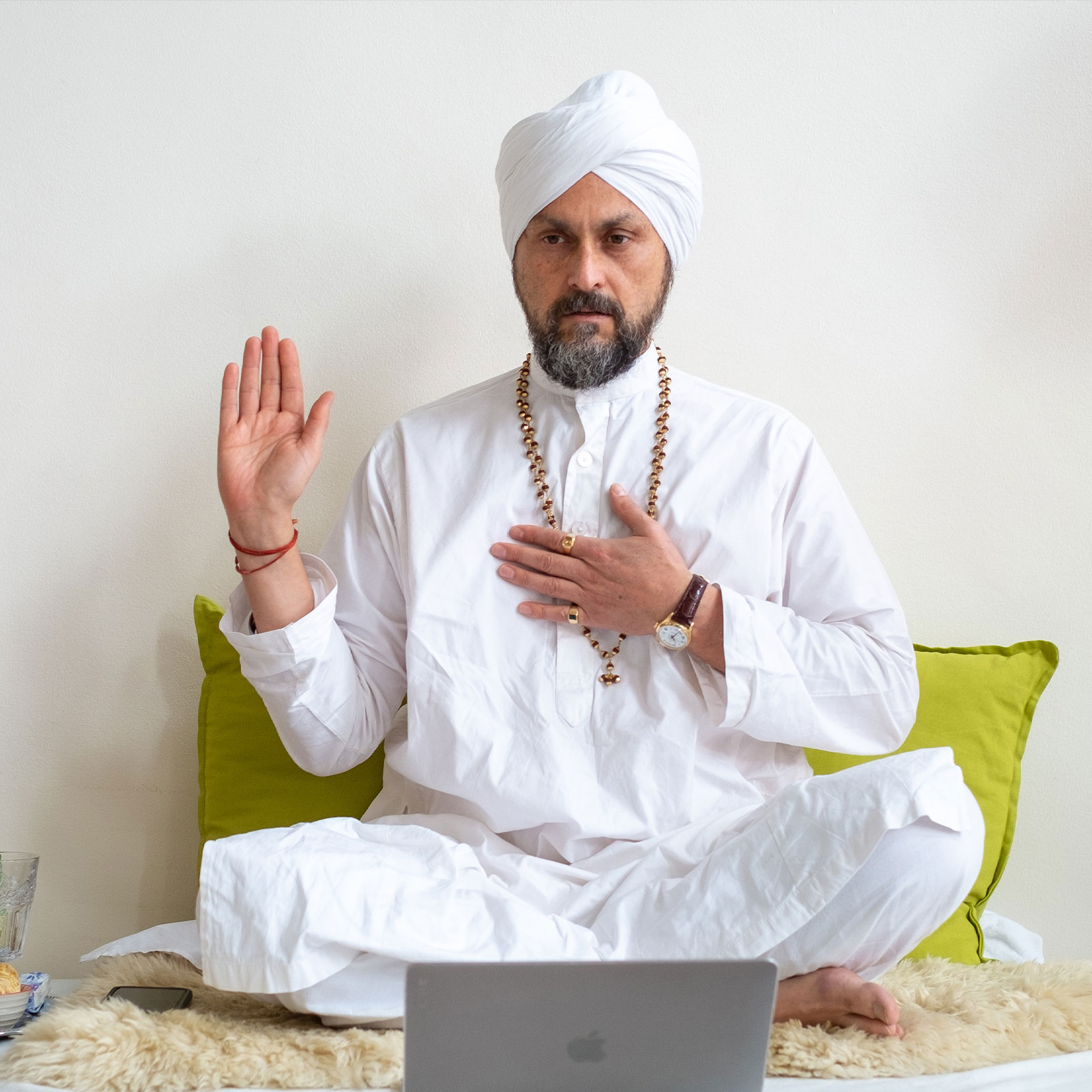 Фото ведущих курс