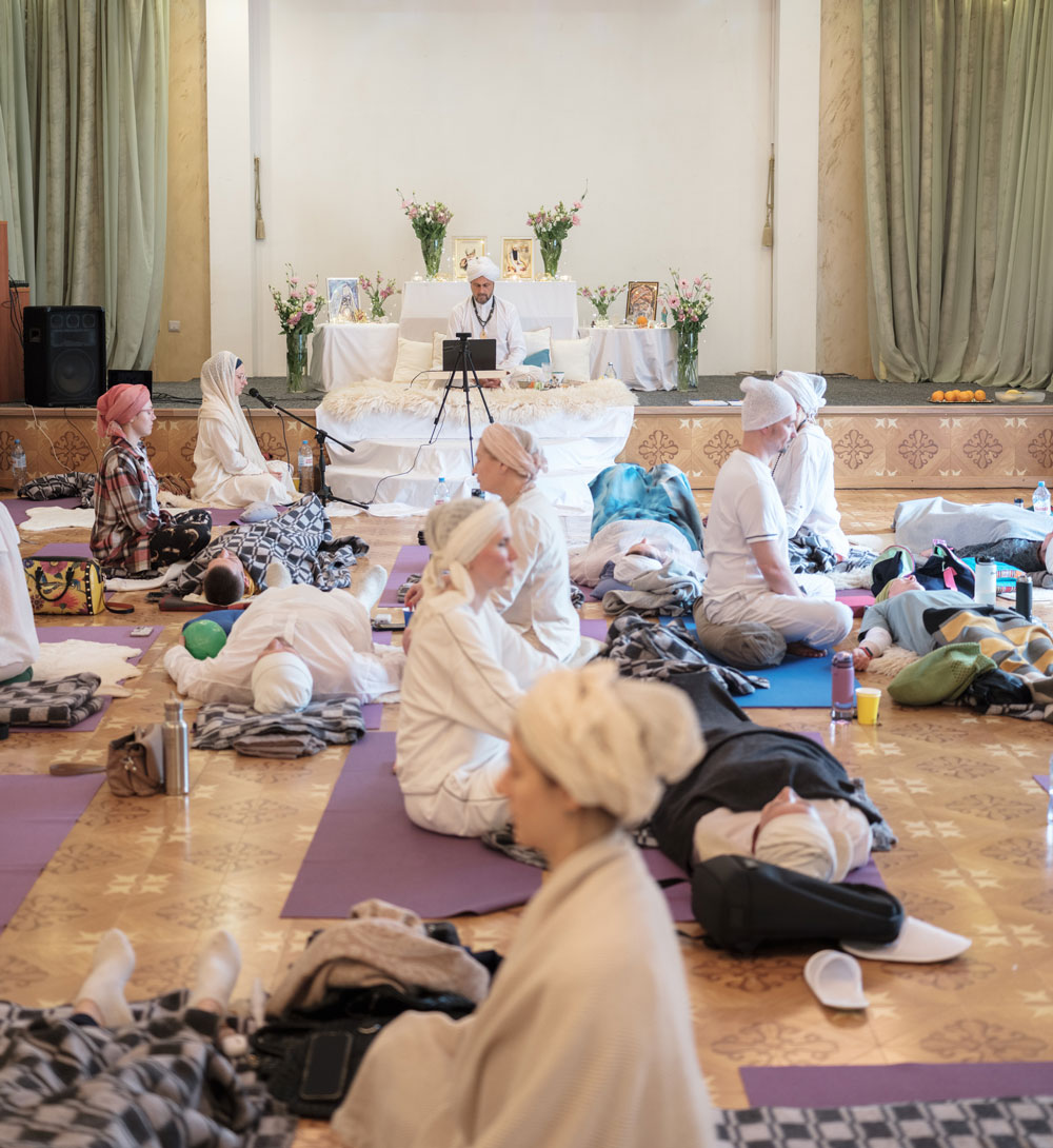 Фото ведущих курс