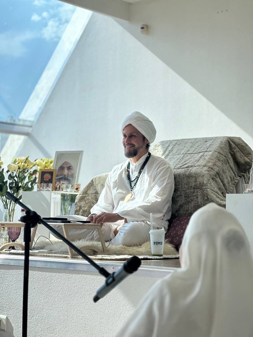 Фото ведущих курс