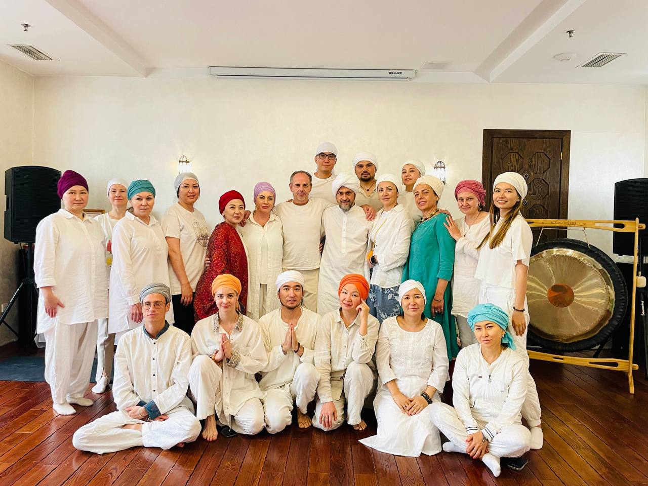 Фото ведущих курс