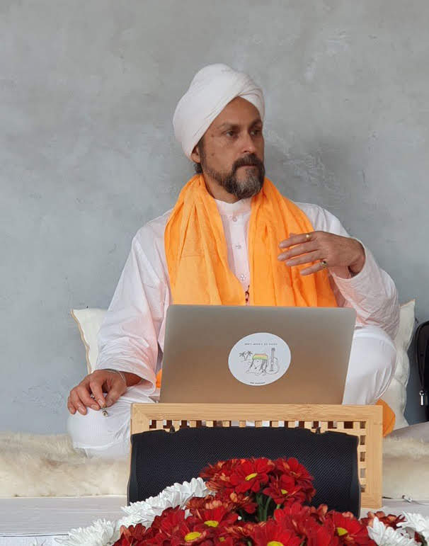 Фото ведущих курс