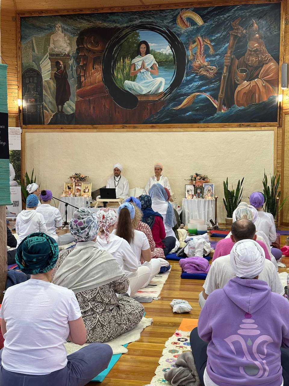 Фото ведущих курс