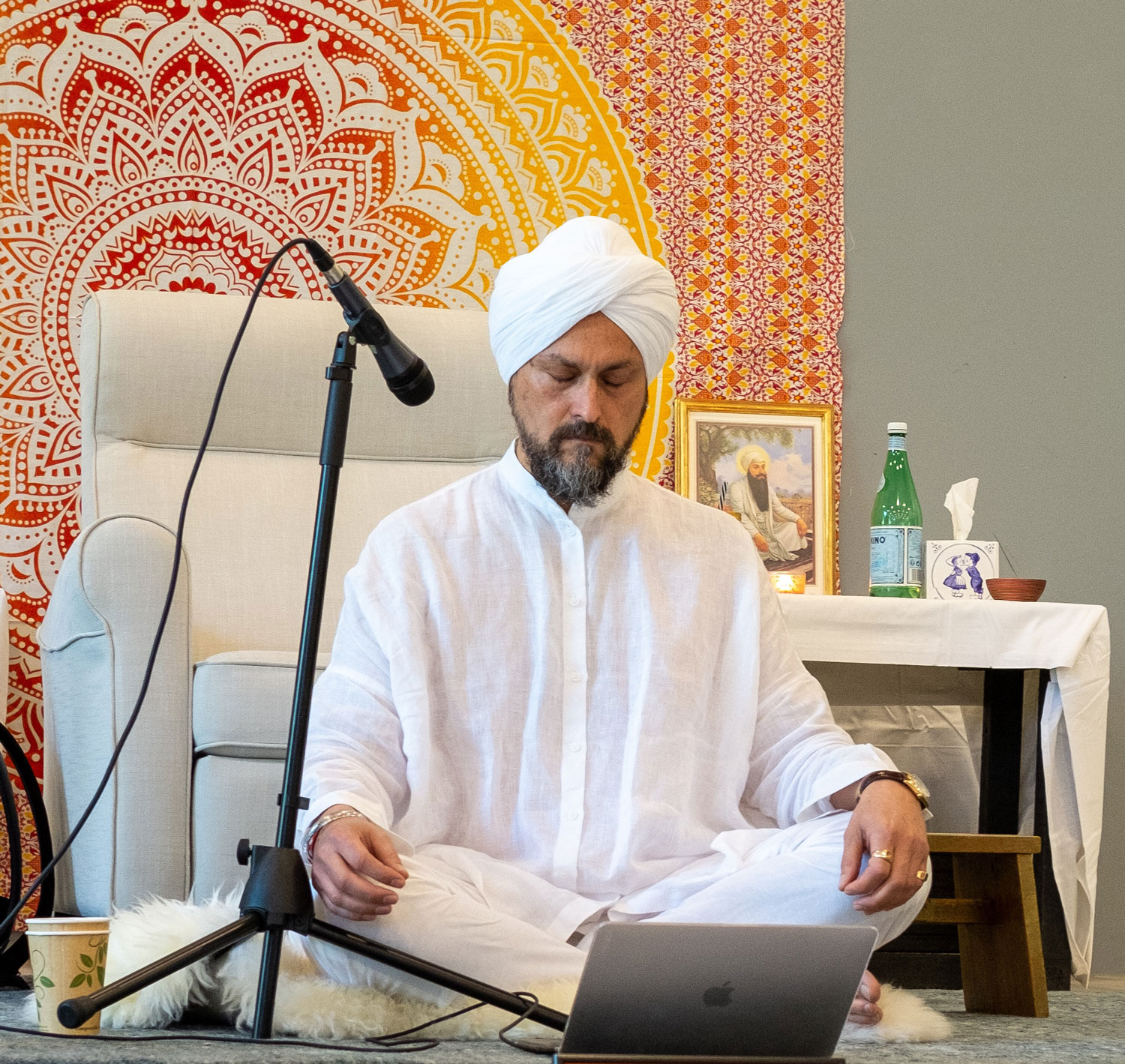 Фото ведущих курс