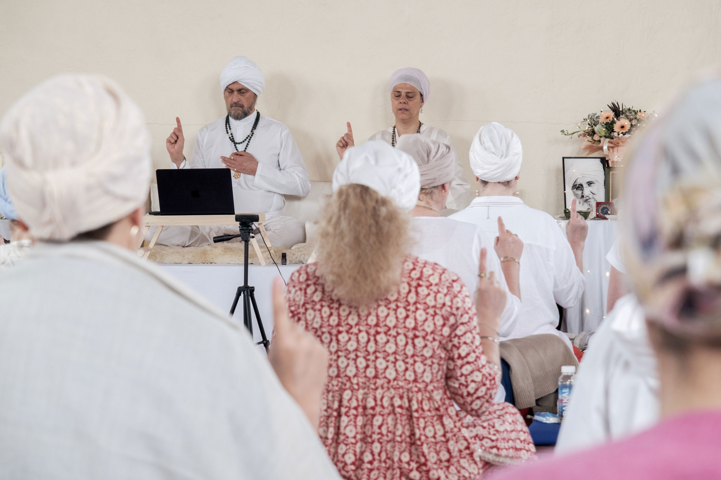 Фото ведущих курс